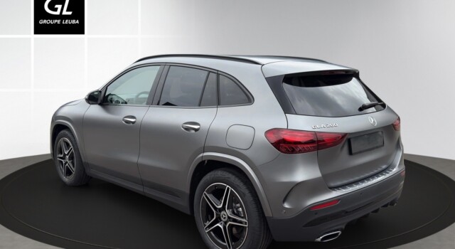 MERCEDES-BENZ GLA 200 Night Star 7G-DCT