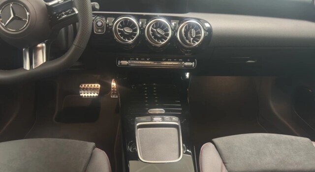 MERCEDES-BENZ A 220 4Matic 8G-DCT