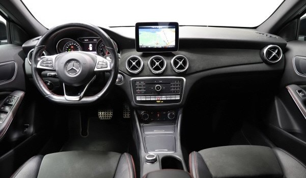 MERCEDES-BENZ GLA 250 AMG Line 4Matic