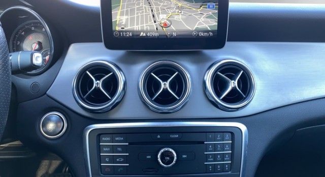 MERCEDES-BENZ GLA 200 AMG Line