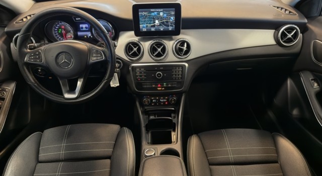 MERCEDES-BENZ GLA 180 Urban