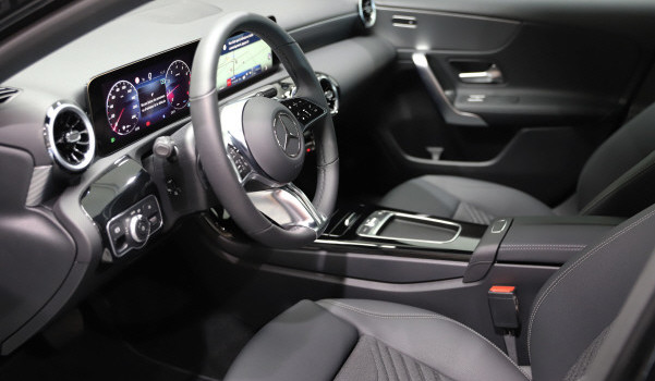 MERCEDES-BENZ A 180