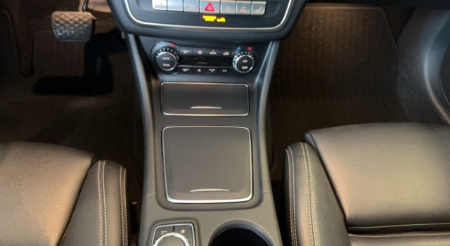 MERCEDES-BENZ CLA 200 Night Star
