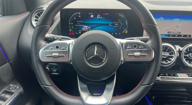 MERCEDES-BENZ GLA 200 7G-DCT