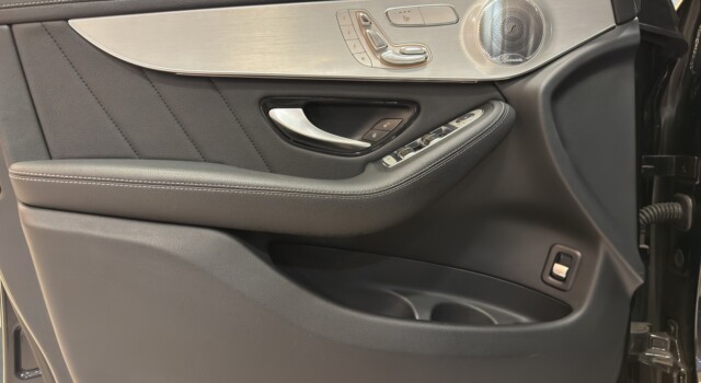 MERCEDES-BENZ GLC 200 AMG Line 4Matic 9G-Tronic