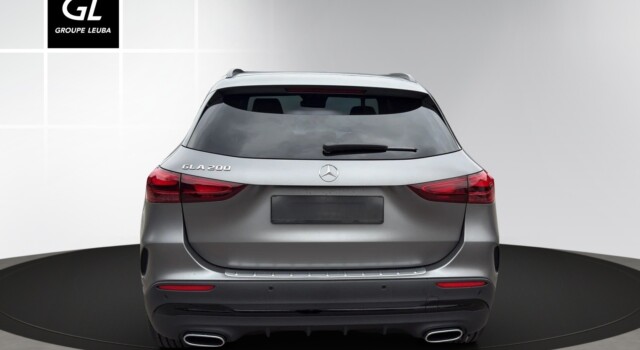 MERCEDES-BENZ GLA 200 Night Star 7G-DCT