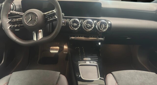 MERCEDES-BENZ A 220 4Matic 8G-DCT