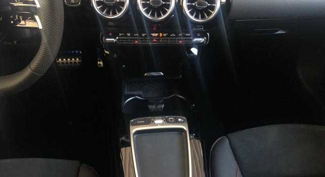 MERCEDES-BENZ A 200 Night Star 7G-DCT