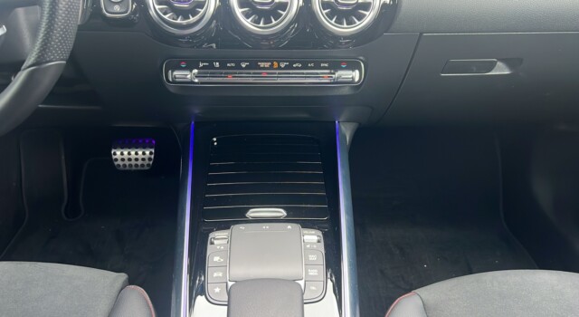 MERCEDES-BENZ GLA 200 7G-DCT