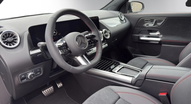 MERCEDES-BENZ GLA 200 Night Star 7G-DCT