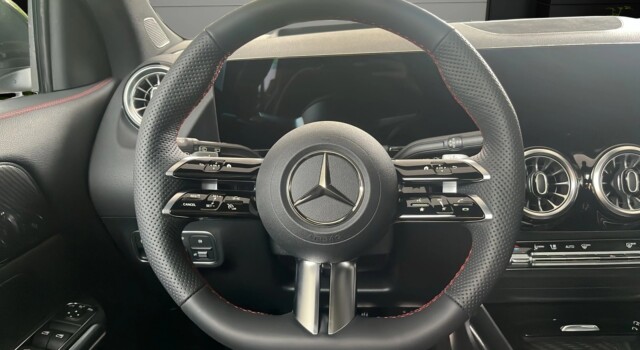 MERCEDES-BENZ GLA 250 4Matic 8G-DCT Swiss Star