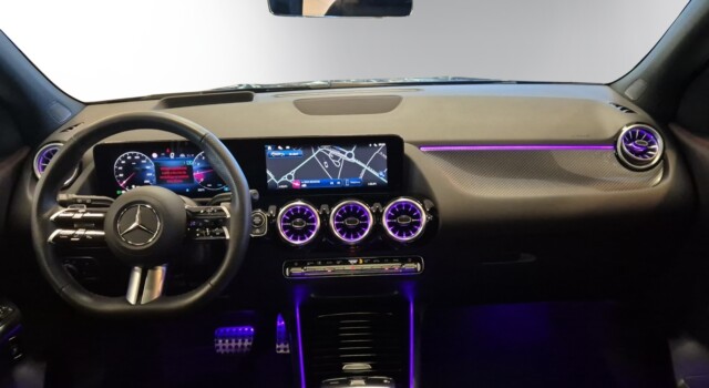 MERCEDES-BENZ GLA 200 Night Star 7G-DCT