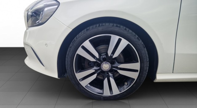 MERCEDES-BENZ A 200 Night Star