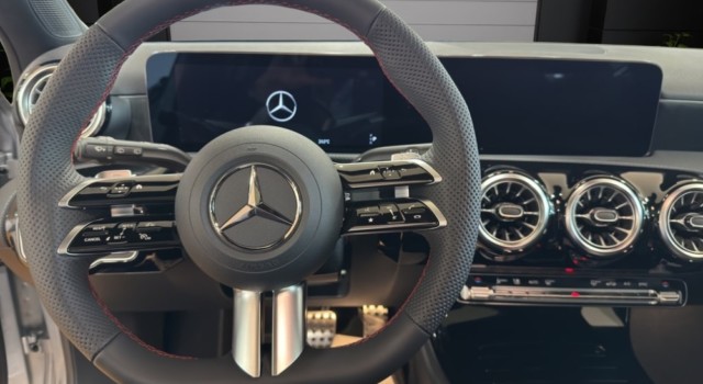 MERCEDES-BENZ A 220 4Matic 8G-DCT