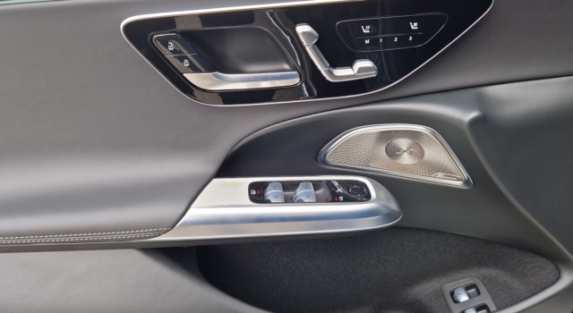 MERCEDES-BENZ E 400 e 4Matic 9G-Tronic