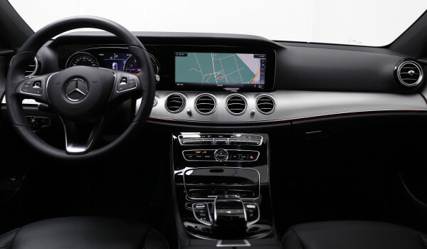 MERCEDES-BENZ E 200 Avantgarde 4 Matic