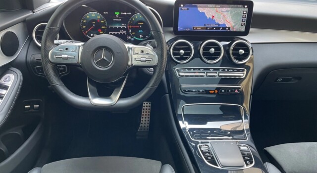 MERCEDES-BENZ GLC 300 e AMG Line 4Matic 9G-Tronic