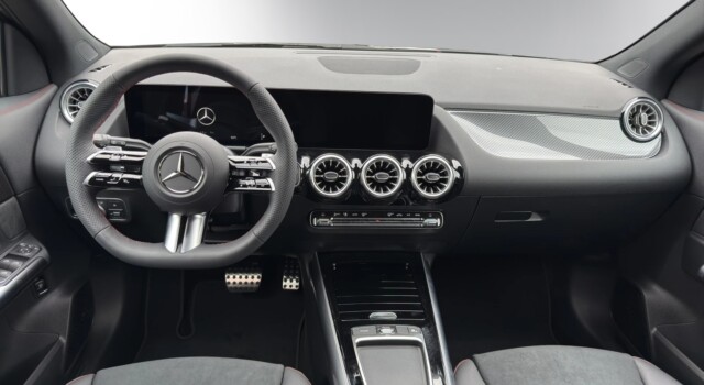 MERCEDES-BENZ GLA 200 Night Star 7G-DCT