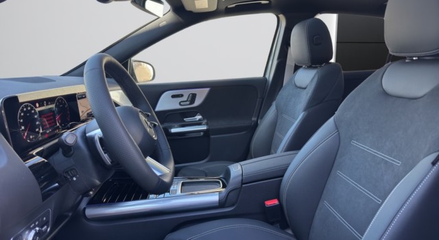 MERCEDES-BENZ GLA 250 4Matic 8G-DCT Swiss Star