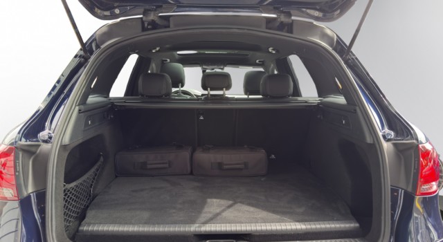MERCEDES-BENZ GLC 300 e AMG Line 4Matic