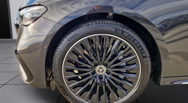 MERCEDES-BENZ E 400 e 4Matic 9G-Tronic
