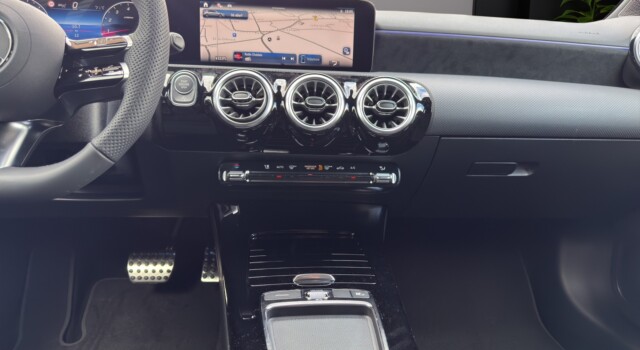 MERCEDES-BENZ A 200 Night Star 7G-DCT