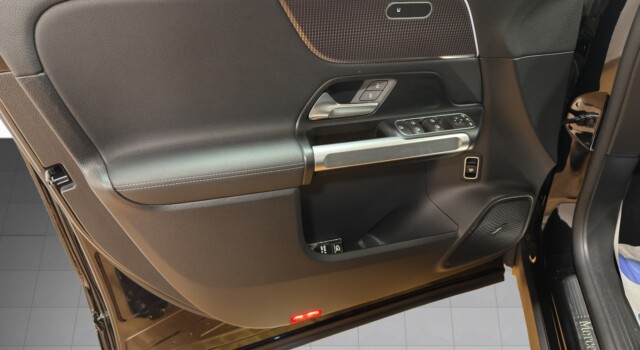 MERCEDES-BENZ EQB 300 4Matic