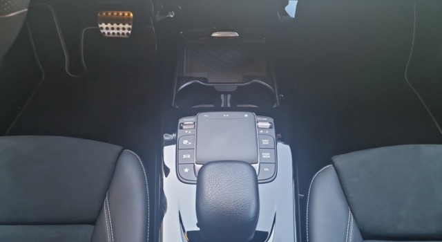 MERCEDES-BENZ CLA 250 AMG Line 4Matic
