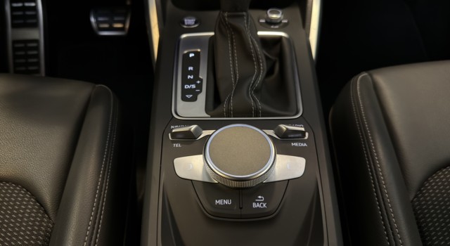 AUDI Q2 40 TFSI S line Attr qu