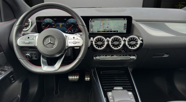MERCEDES-BENZ GLA 250 4Matic AMG Line 8G-DCT