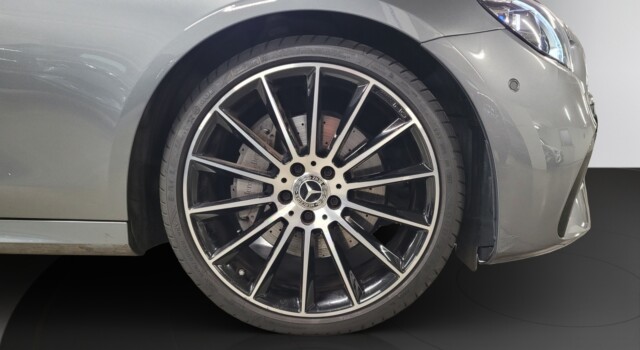 MERCEDES-BENZ E 220 d T 4Matic AMG Line 9G-Tronic