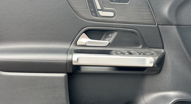 MERCEDES-BENZ GLB 200 4Matic Progressive 8G-Tronic