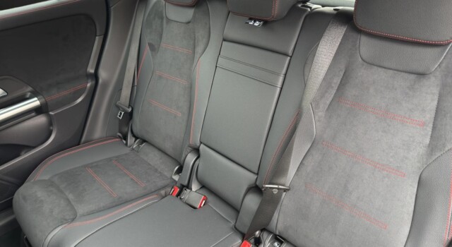 MERCEDES-BENZ GLA 200 Night Star 7G-DCT