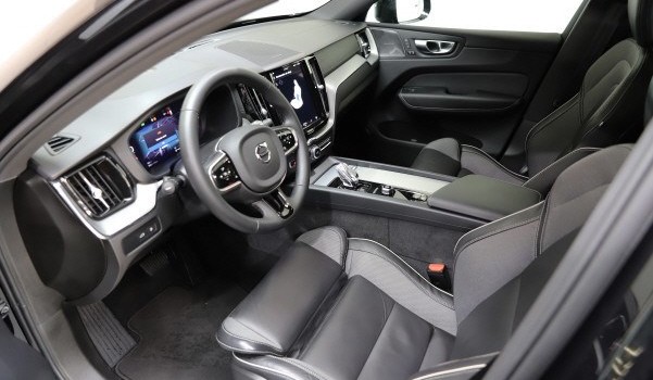 VOLVO XC60 T6 eAWD Ultra Dark