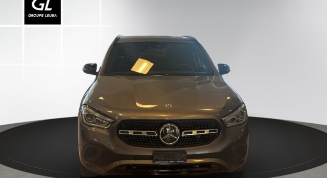 MERCEDES-BENZ GLA 200 Progressive