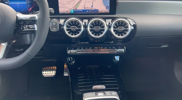 MERCEDES-BENZ A 200 Night Star 7G-DCT