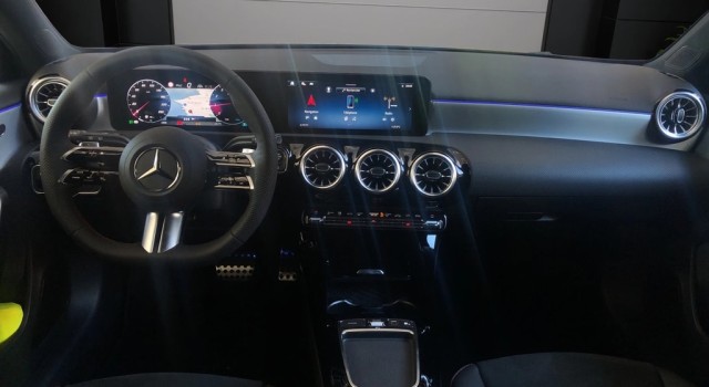 MERCEDES-BENZ A 200 Night Star 7G-DCT