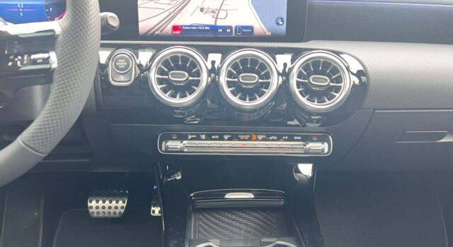 MERCEDES-BENZ A 200 Night Star 7G-DCT