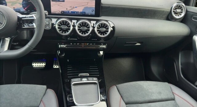 MERCEDES-BENZ A 200 Night Star 7G-DCT