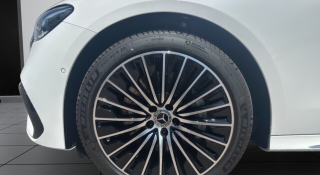 MERCEDES-BENZ E 400 e 4Matic 9G-Tronic