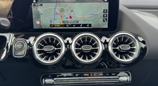 MERCEDES-BENZ GLA 250 4Matic AMG Line 8G-DCT