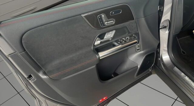 MERCEDES-BENZ GLA 250 4Matic 8G-DCT Swiss Star