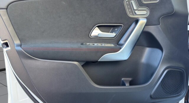 MERCEDES-BENZ A 200 Night Star 7G-DCT