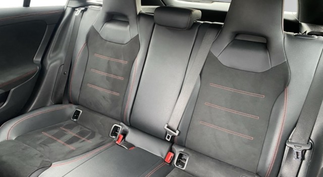 MERCEDES-BENZ CLA 180 CLA SB 180 AMG Line 7G