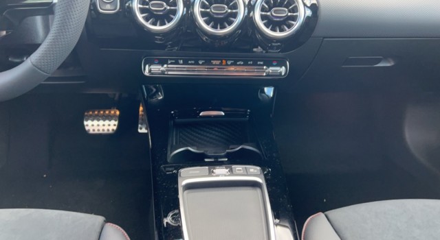 MERCEDES-BENZ A 200 Night Star 7G-DCT
