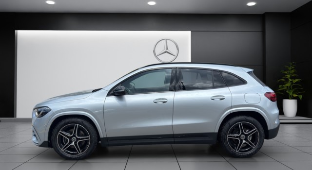 MERCEDES-BENZ GLA 200 Night Star 7G-DCT
