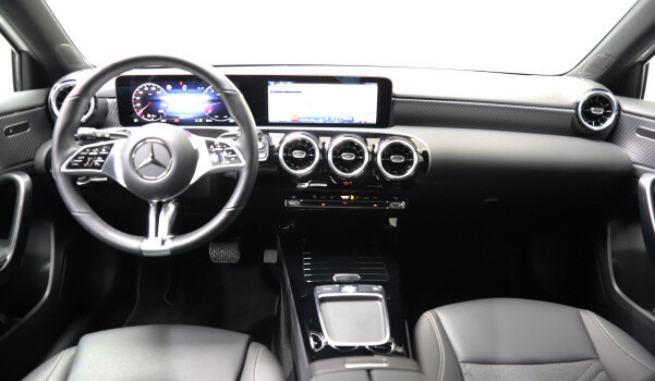 MERCEDES-BENZ A 180 7G-DCT