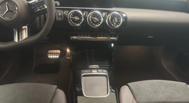 MERCEDES-BENZ A 220 4Matic 8G-DCT