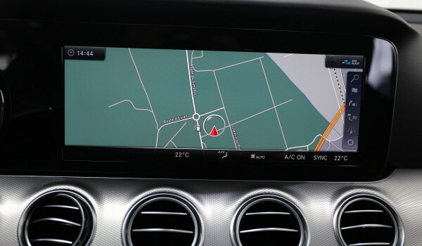 MERCEDES-BENZ E 200 Avantgarde 4 Matic