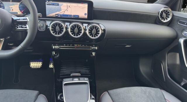 MERCEDES-BENZ A 200 Night Star 7G-DCT